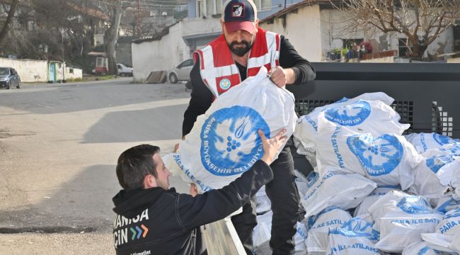 Binlerce Çuval Odun İhtiyaç Sahiplerine Dağıtılıyor